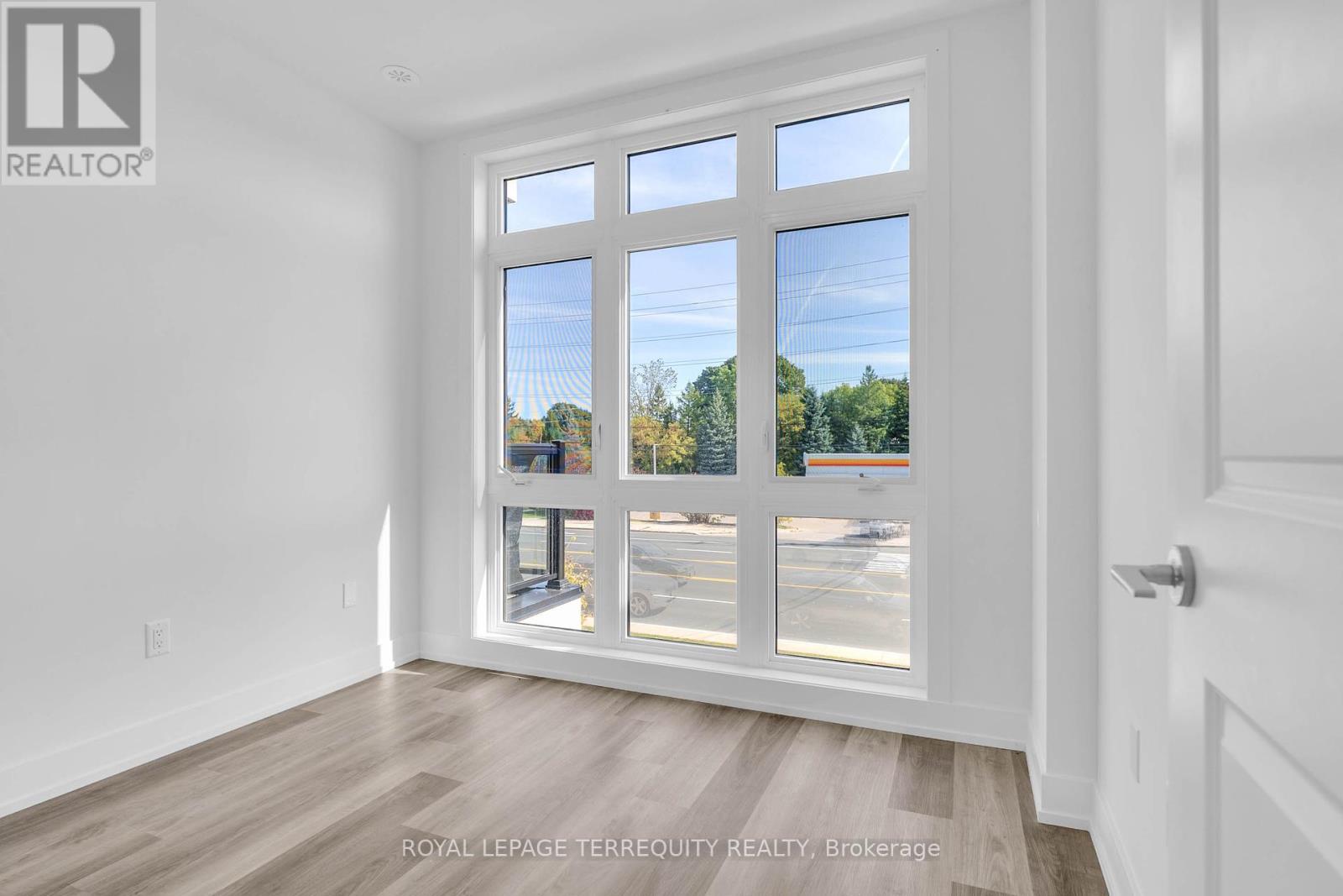 9 - 12860 Yonge Street, Richmond Hill (Oak Ridges), Ontario  L4E 1J4 - Photo 13 - N12444519