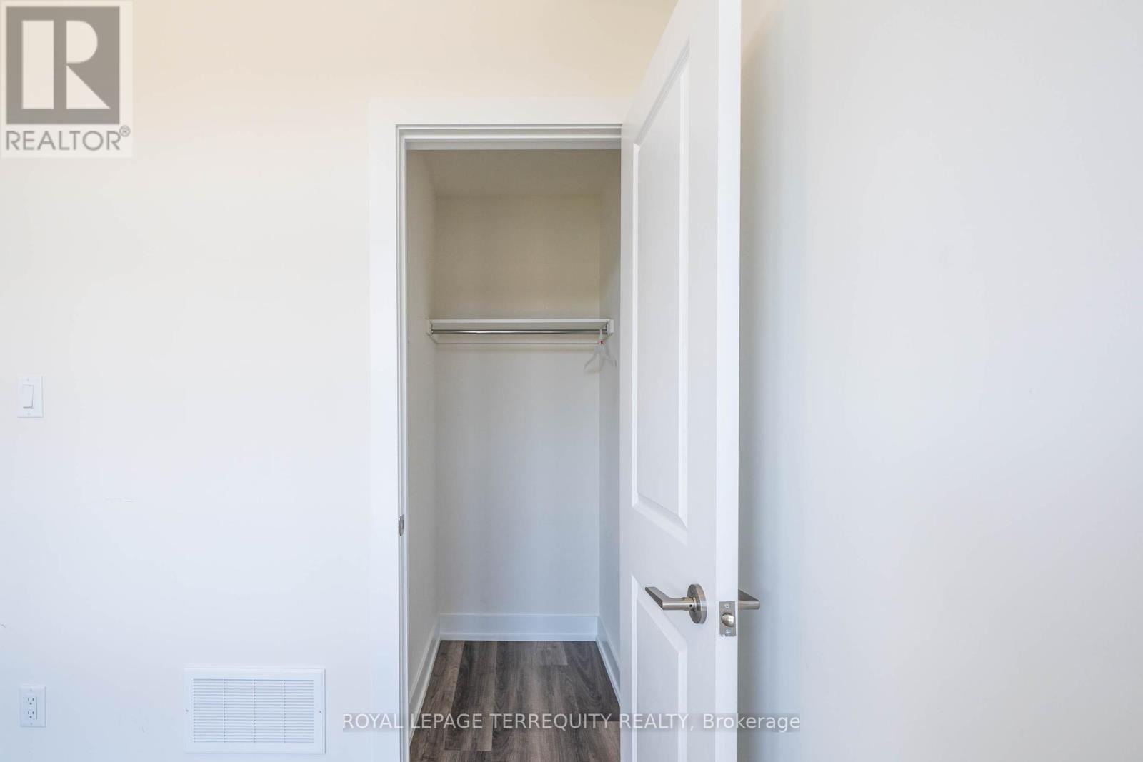 9 - 12860 Yonge Street, Richmond Hill (Oak Ridges), Ontario  L4E 1J4 - Photo 15 - N12444519