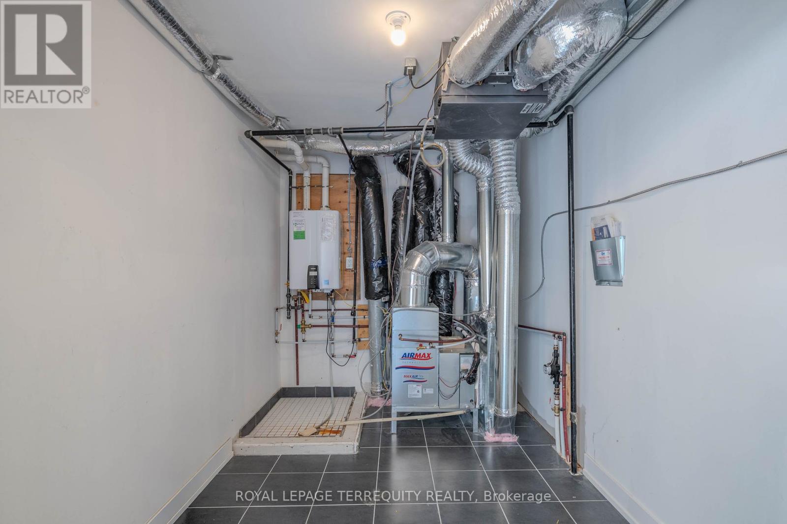 9 - 12860 Yonge Street, Richmond Hill (Oak Ridges), Ontario  L4E 1J4 - Photo 29 - N12444519