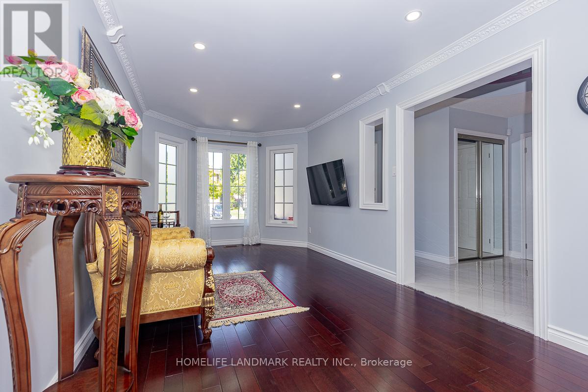 4 Pine Bough Manor, Richmond Hill (Devonsleigh), Ontario  L4S 1A4 - Photo 6 - N12444532
