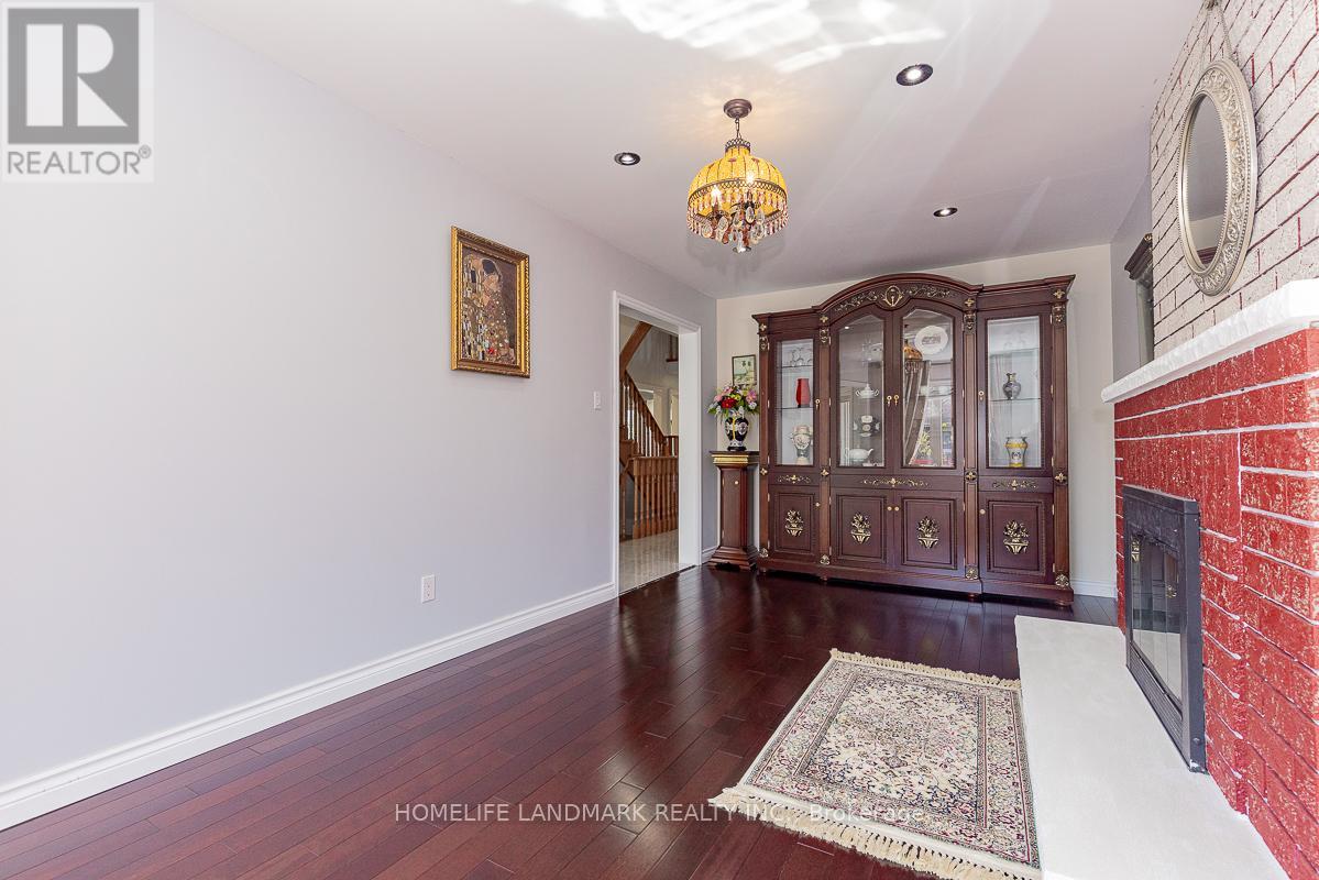 4 Pine Bough Manor, Richmond Hill (Devonsleigh), Ontario  L4S 1A4 - Photo 8 - N12444532