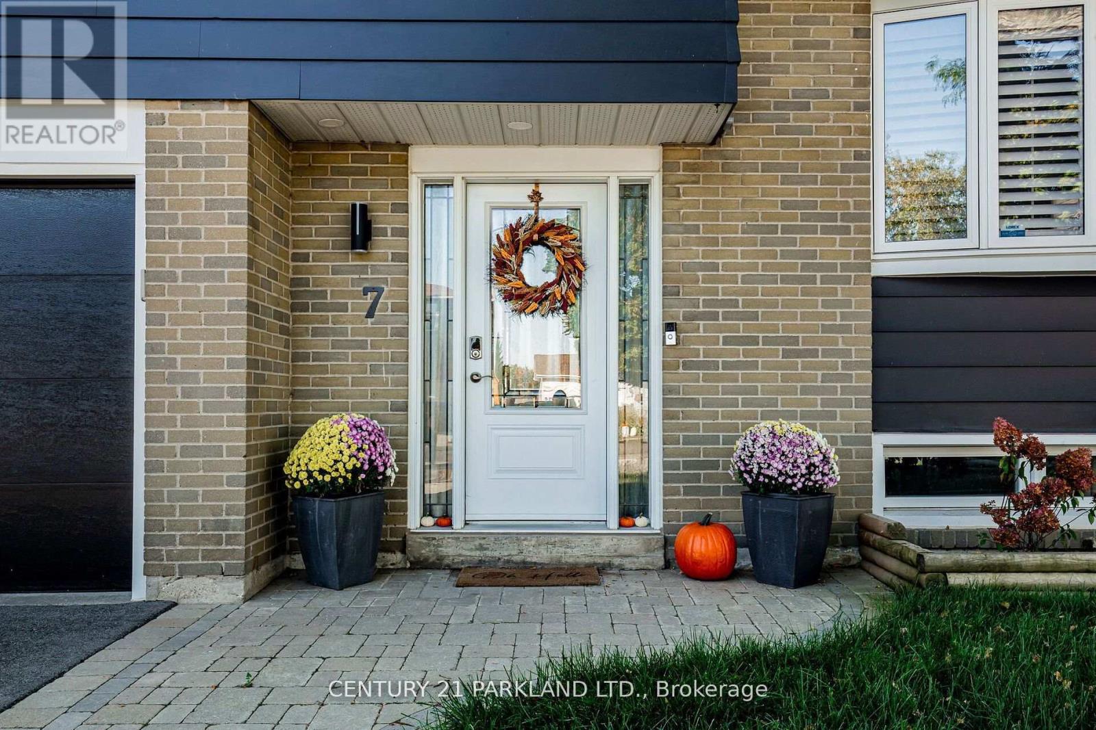 7 Brown Street, New Tecumseth, Ontario  L0G 1W0 - Photo 3 - N12444533