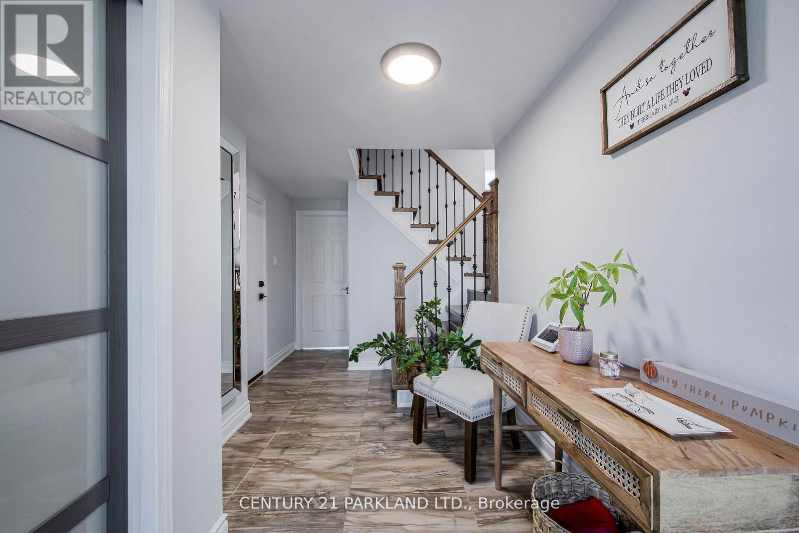 7 Brown Street, New Tecumseth, Ontario  L0G 1W0 - Photo 5 - N12444533