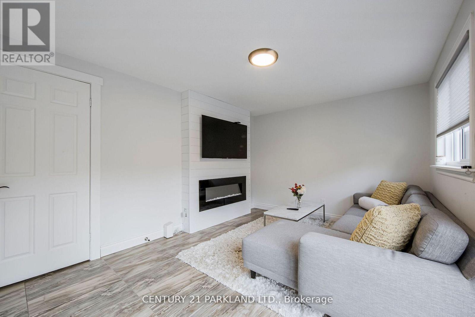 7 Brown Street, New Tecumseth, Ontario  L0G 1W0 - Photo 7 - N12444533