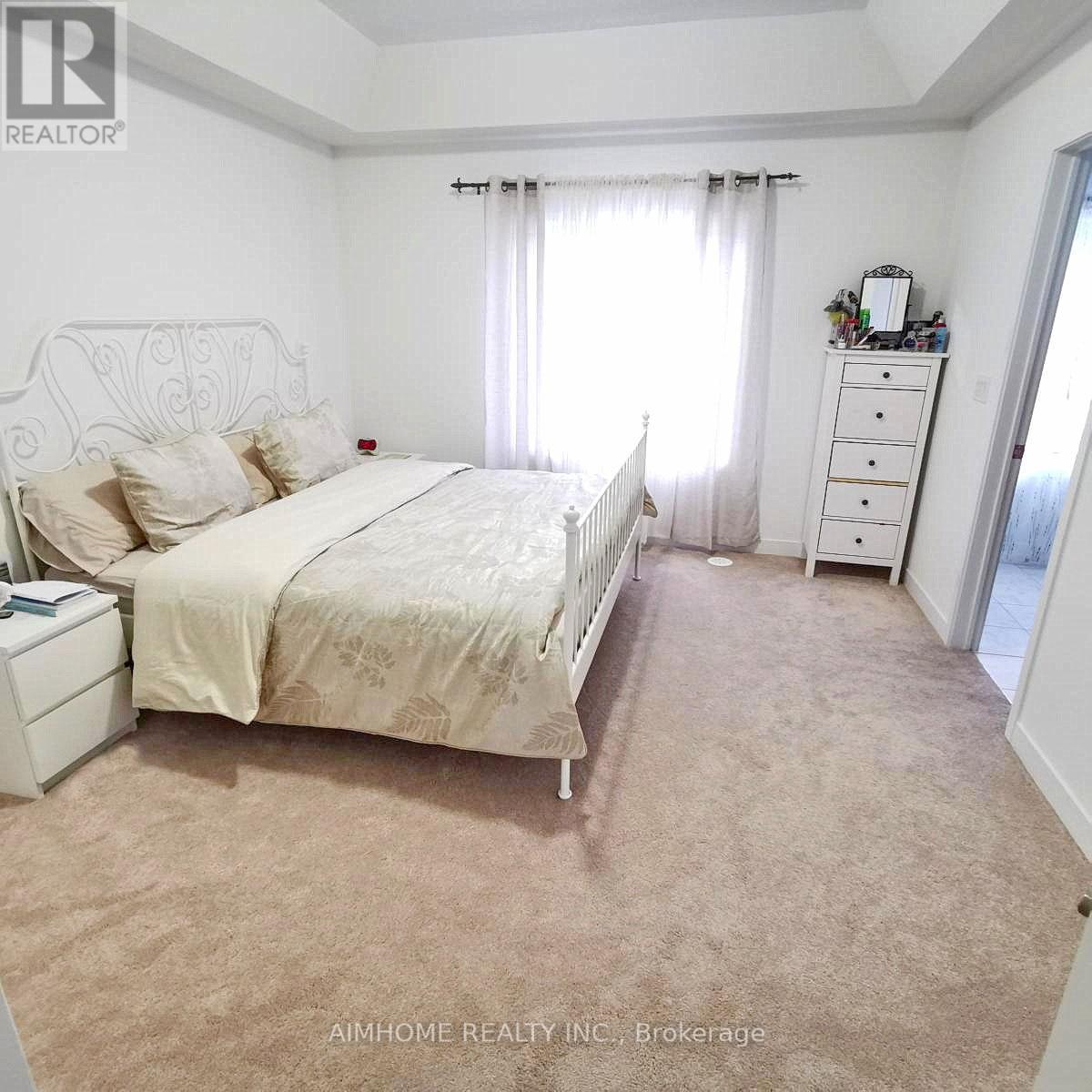 167 Harding Park Street, Newmarket, Ontario  L3Y 0E3 - Photo 6 - N12444578