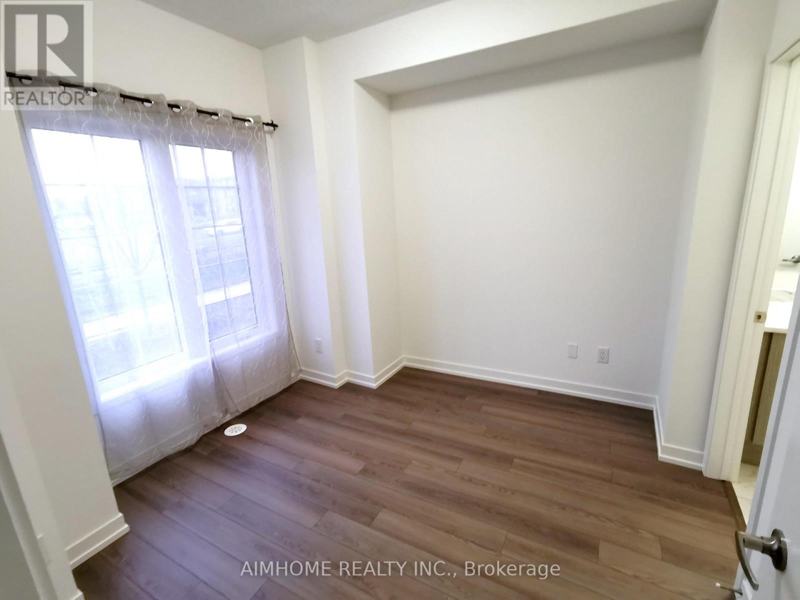 167 Harding Park Street, Newmarket, Ontario  L3Y 0E3 - Photo 7 - N12444578