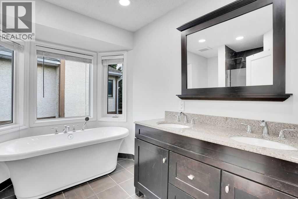229 Wood Valley Place Sw, Calgary, Alberta  T2W 5X4 - Photo 13 - A2261875