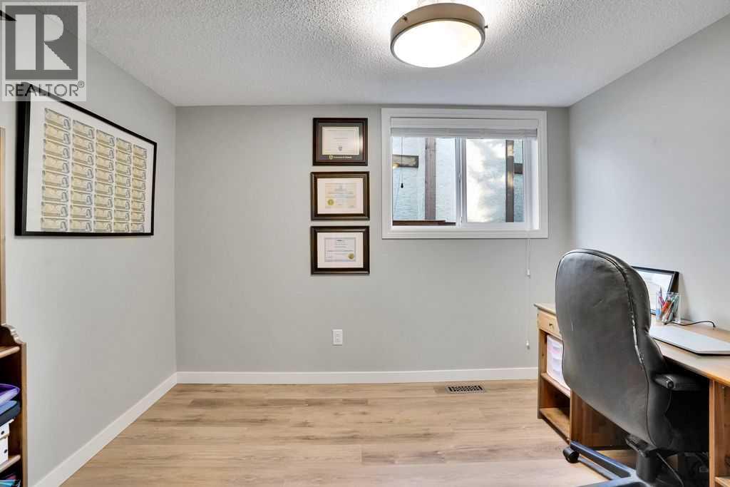 229 Wood Valley Place Sw, Calgary, Alberta  T2W 5X4 - Photo 24 - A2261875