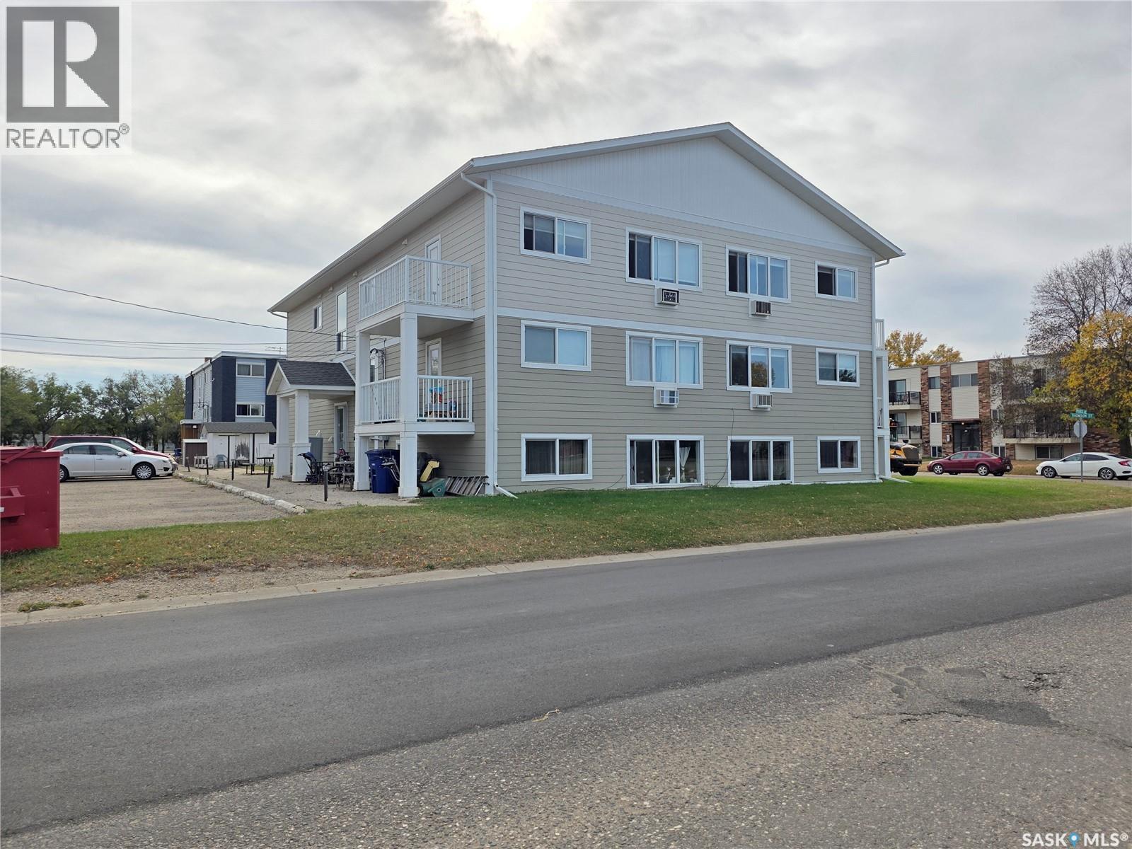 503 Thomson Street, Outlook, Saskatchewan  S0L 2N0 - Photo 2 - SK019878