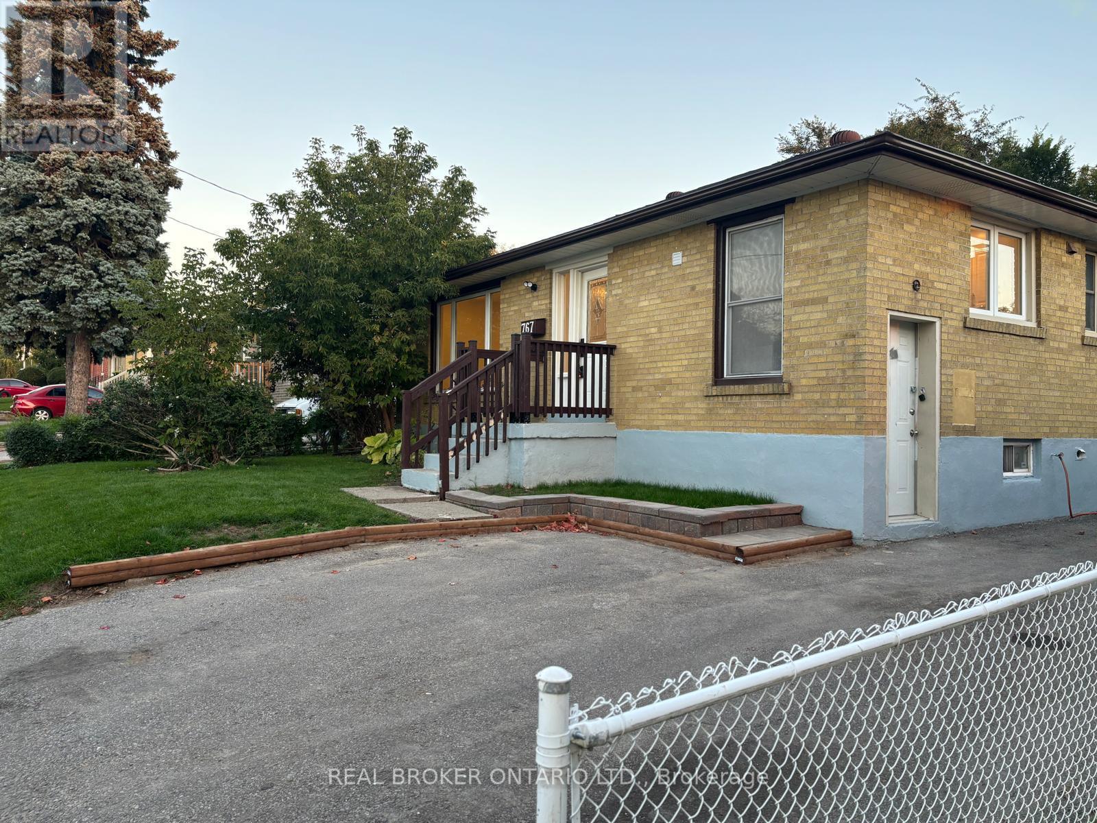 Main - 767 Gaspe Avenue, Oshawa, Ontario  L1J 1C8 - Photo 1 - E12441488