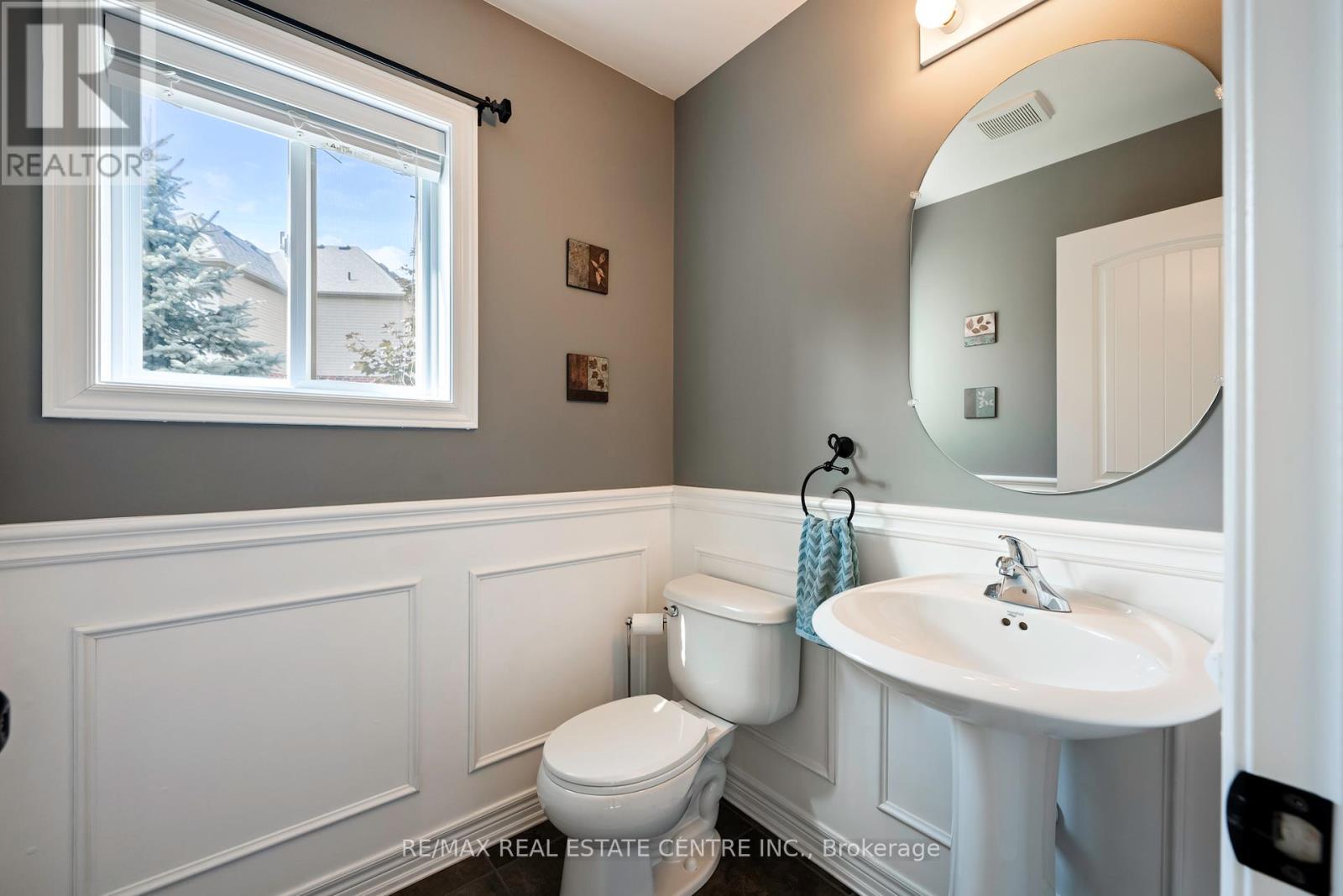 33 Wardlaw Avenue, Orangeville, Ontario  L9W 6K1 - Photo 14 - W12444520
