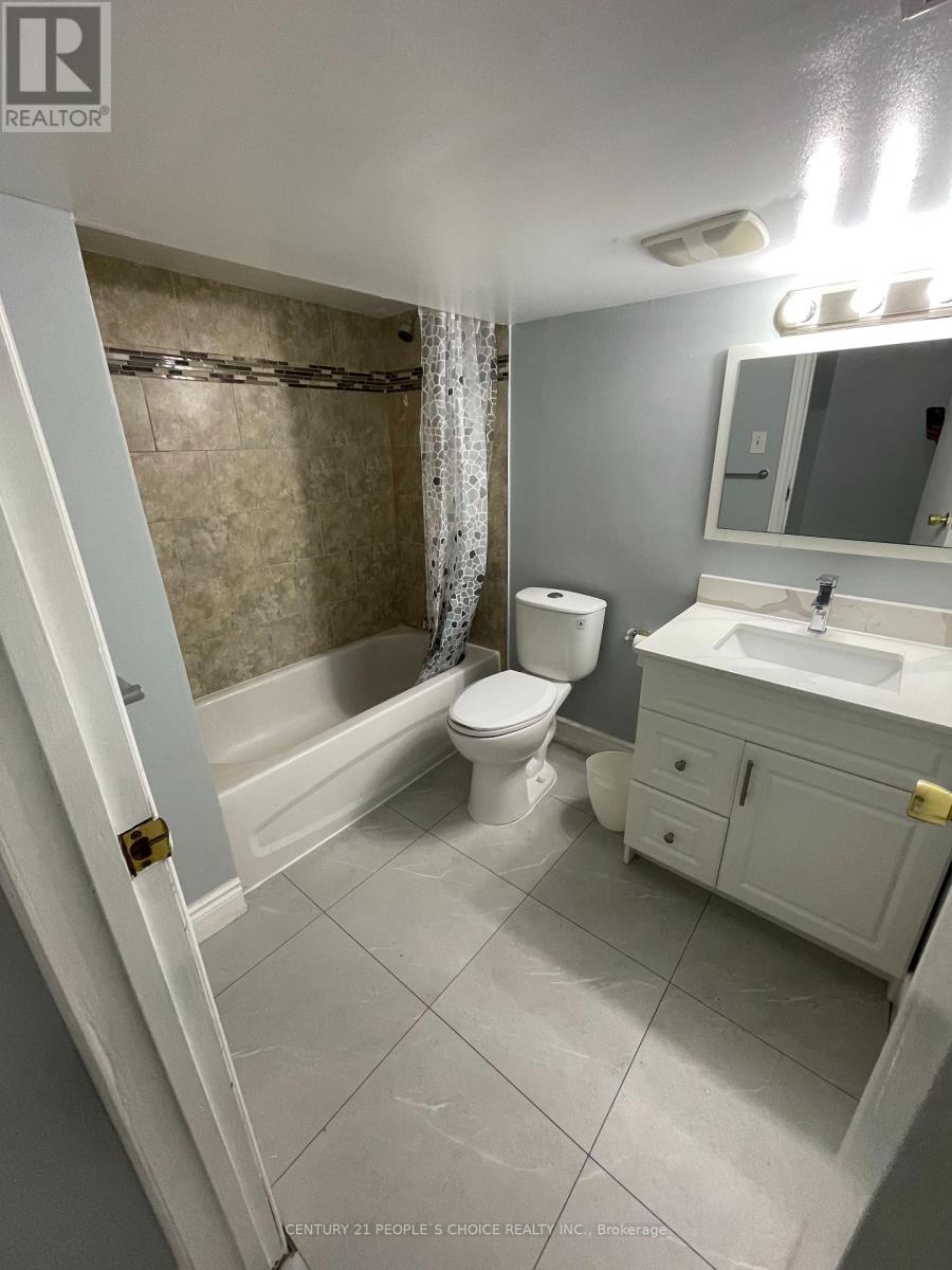 Lower Level - 340 Bristol Road, Mississauga, Ontario  L5R 2J7 - Photo 10 - W12444525