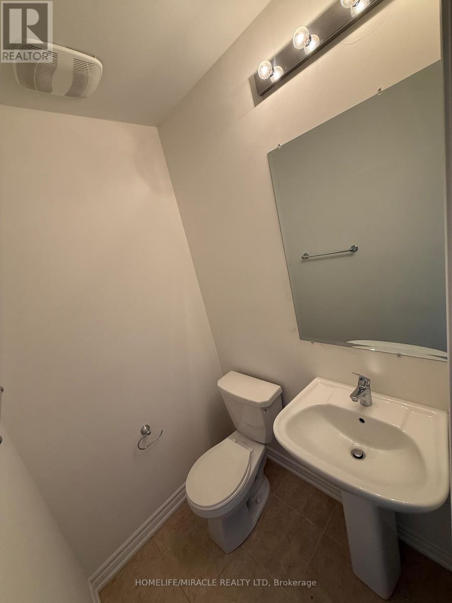 8 Pomarine Way, Brampton (Credit Valley), Ontario  L6X 0E4 - Photo 13 - W12444538