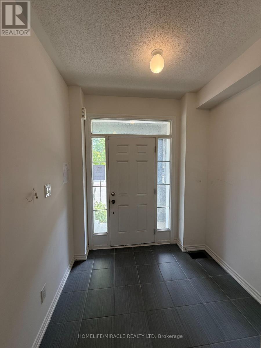 8 Pomarine Way, Brampton (Credit Valley), Ontario  L6X 0E4 - Photo 2 - W12444538