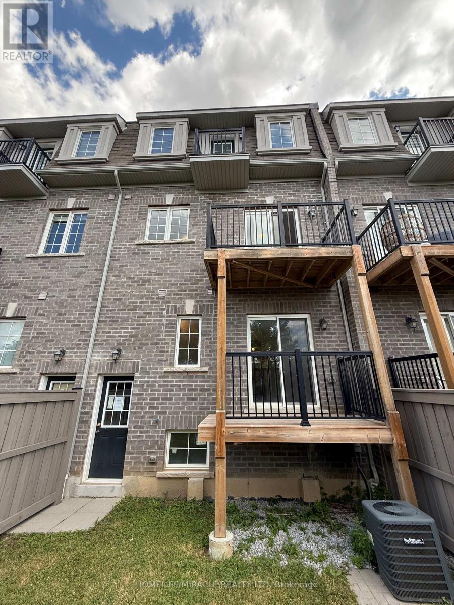 8 Pomarine Way, Brampton (Credit Valley), Ontario  L6X 0E4 - Photo 21 - W12444538