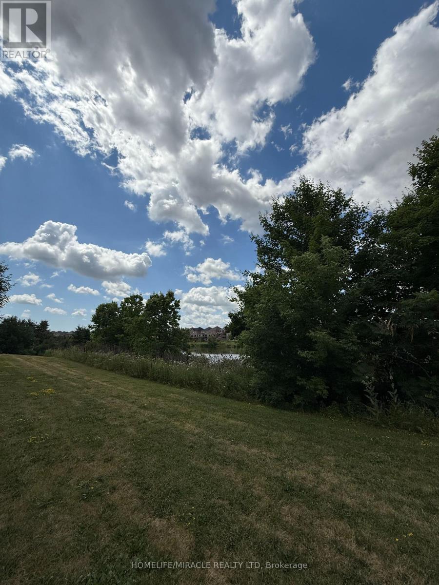8 Pomarine Way, Brampton (Credit Valley), Ontario  L6X 0E4 - Photo 23 - W12444538