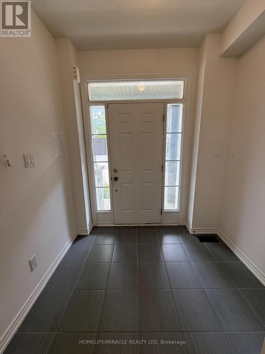 8 Pomarine Way, Brampton (Credit Valley), Ontario  L6X 0E4 - Photo 3 - W12444538