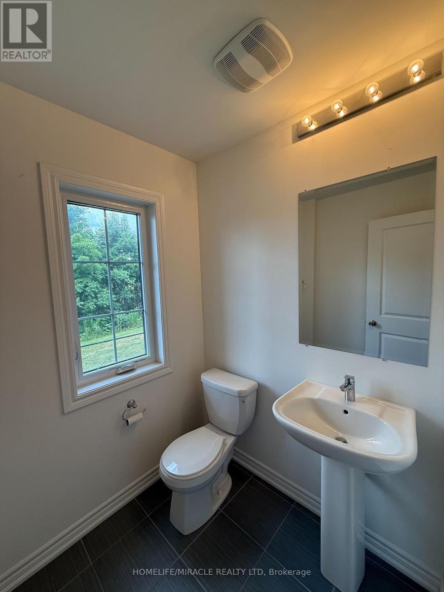 8 Pomarine Way, Brampton (Credit Valley), Ontario  L6X 0E4 - Photo 7 - W12444538