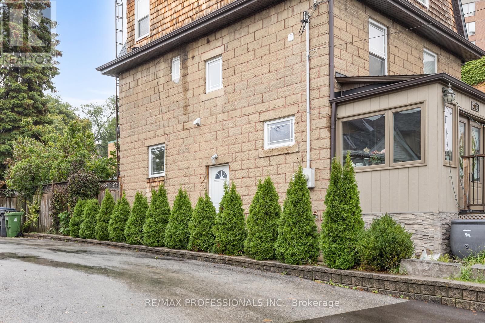 Bsmt - 2106 Lawrence Avenue W, Toronto, Ontario  M9N 1J1 - Photo 2 - W12444540
