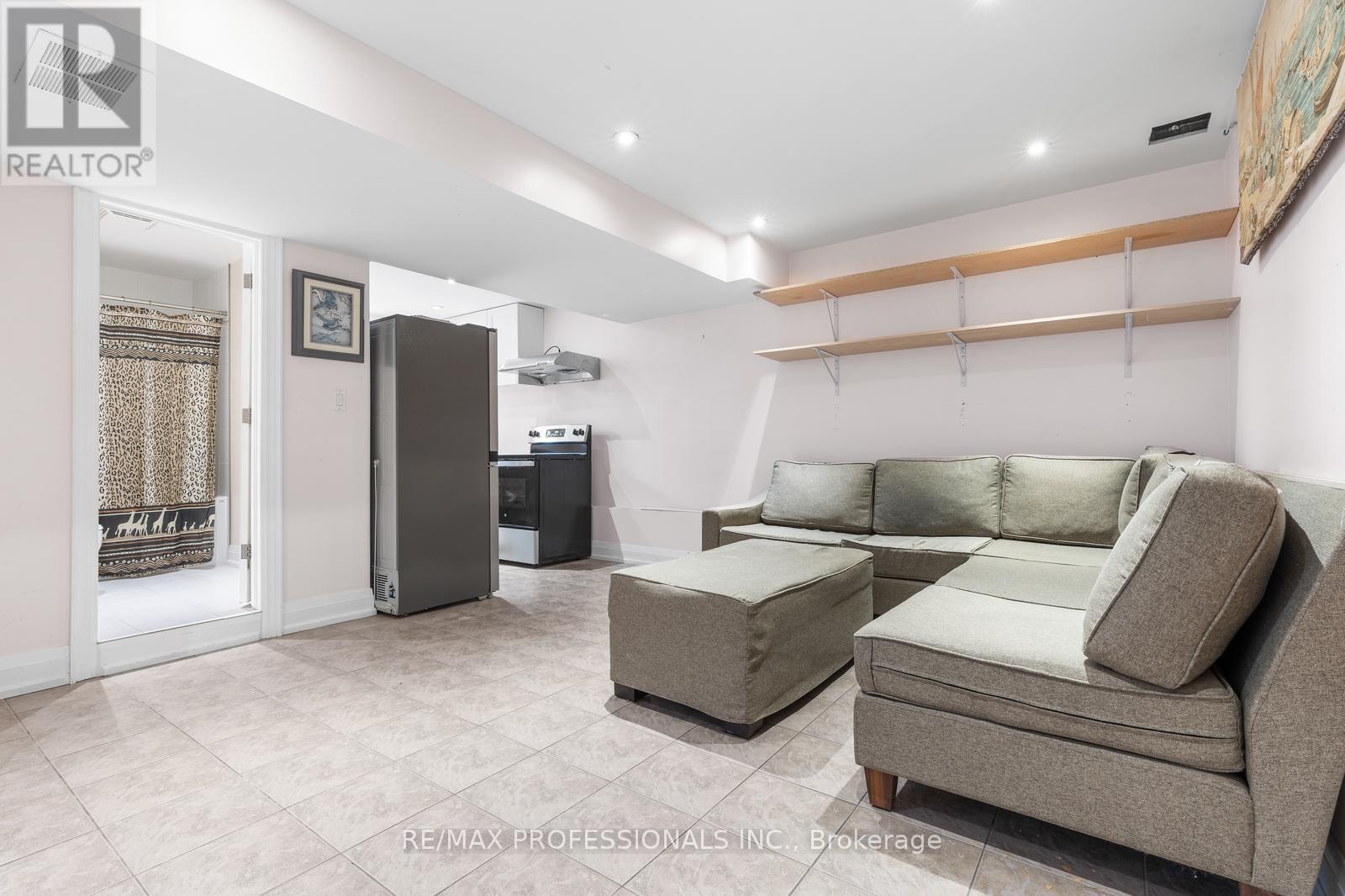 Bsmt - 2106 Lawrence Avenue W, Toronto, Ontario  M9N 1J1 - Photo 5 - W12444540
