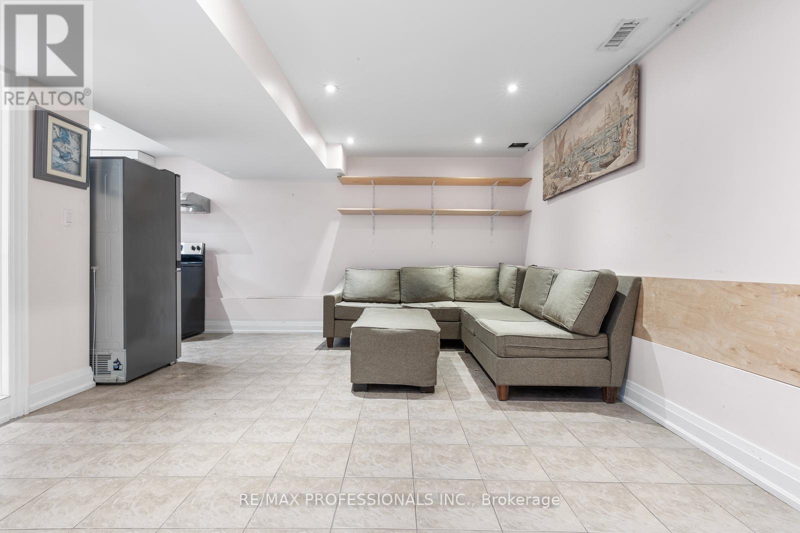 Bsmt - 2106 Lawrence Avenue W, Toronto, Ontario  M9N 1J1 - Photo 6 - W12444540