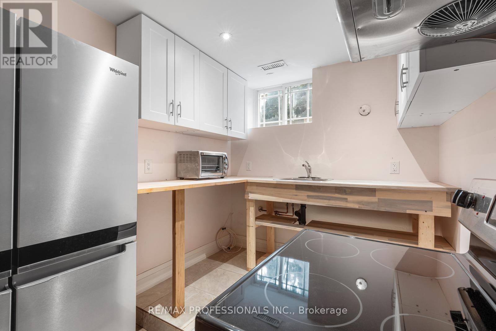 Bsmt - 2106 Lawrence Avenue W, Toronto, Ontario  M9N 1J1 - Photo 9 - W12444540