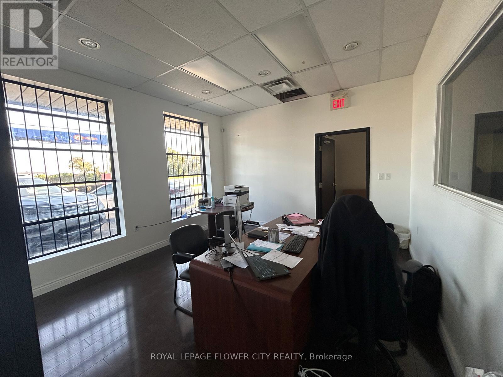 1353 Britannia Road, Mississauga, Ontario  L4W 1C7 - Photo 3 - W12444545