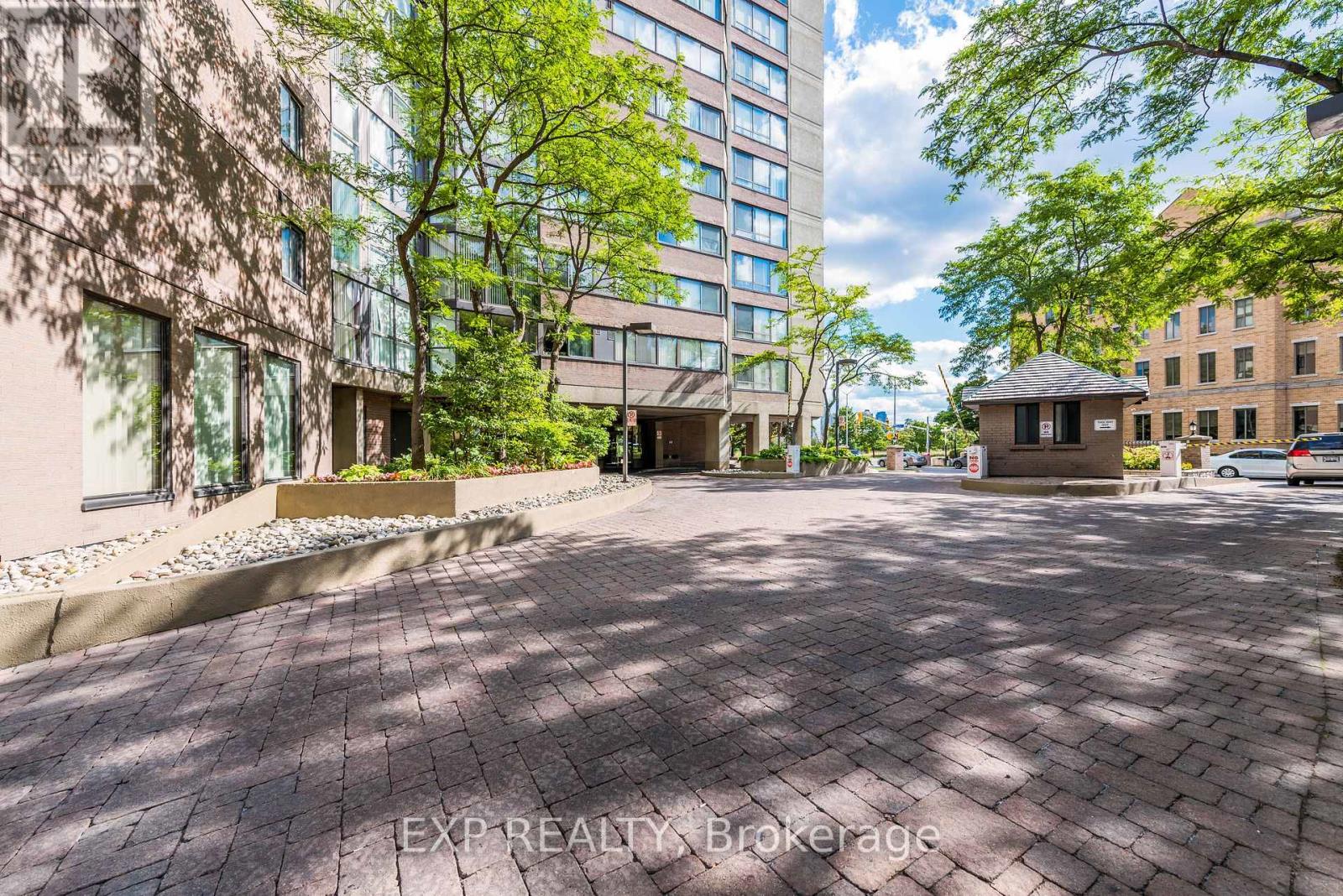 4235 Sherwoodtowne Boulevard, Mississauga (City Centre), Ontario  L4Z 1W3 - Photo 2 - W12444555