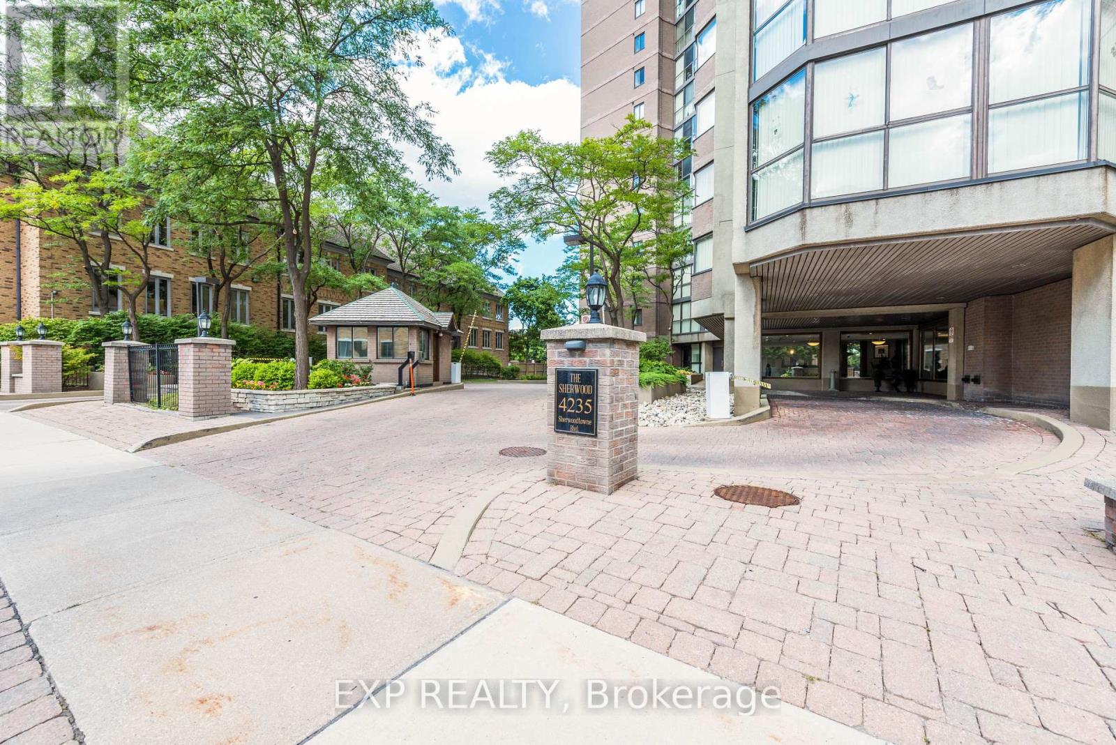 4235 Sherwoodtowne Boulevard, Mississauga (City Centre), Ontario  L4Z 1W3 - Photo 3 - W12444555