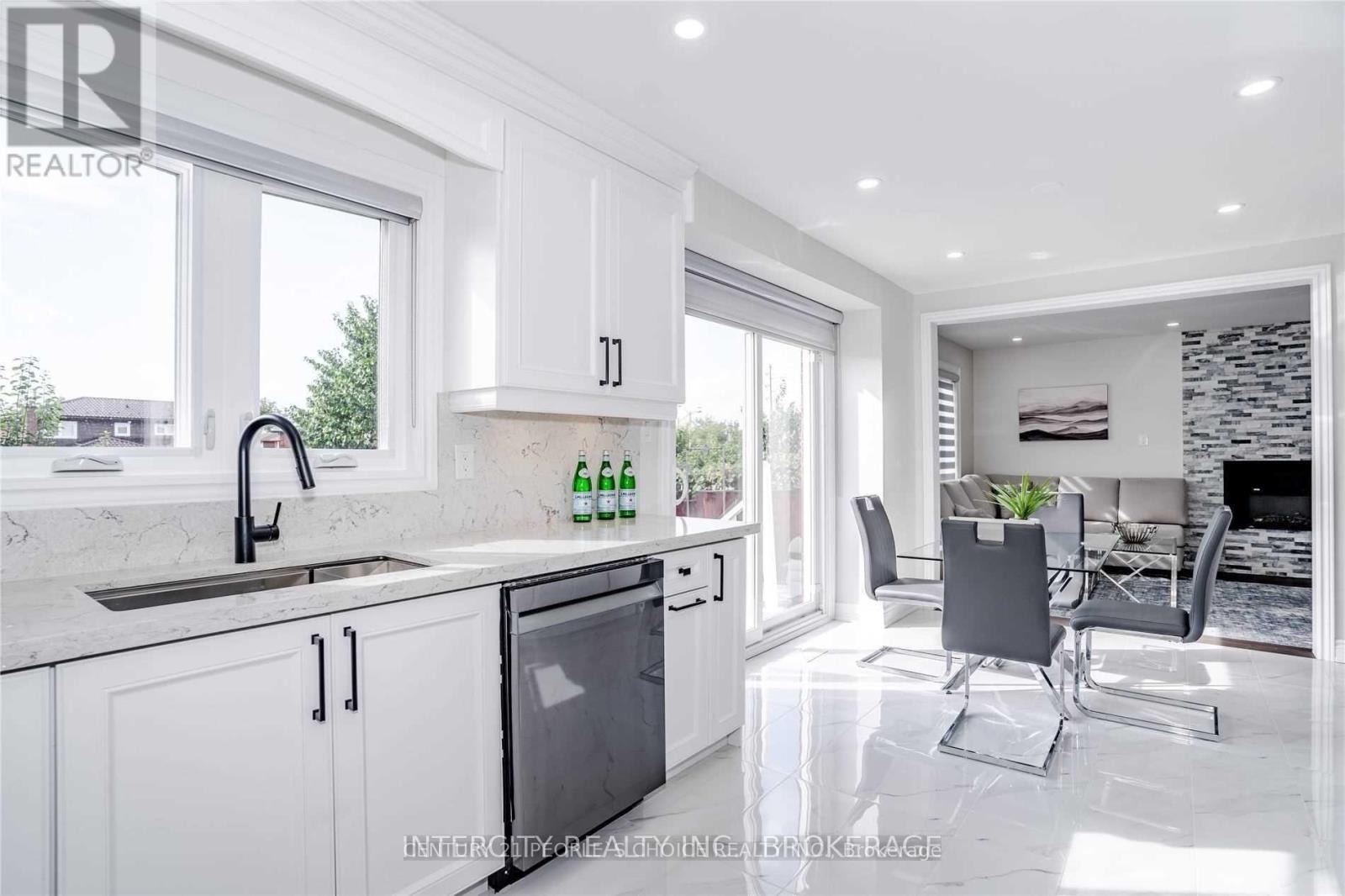 Upper - 165 Minglehaze Drive, Toronto, Ontario  M9V 4W7 - Photo 2 - W12443060