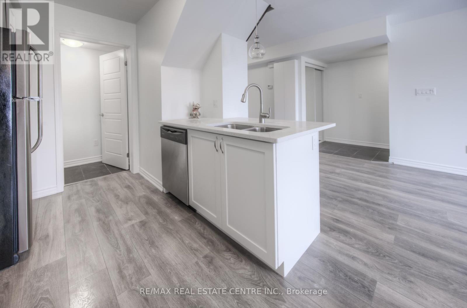 126 Daylily Lane, Kitchener, Ontario  N2R 0L7 - Photo 10 - X12441583