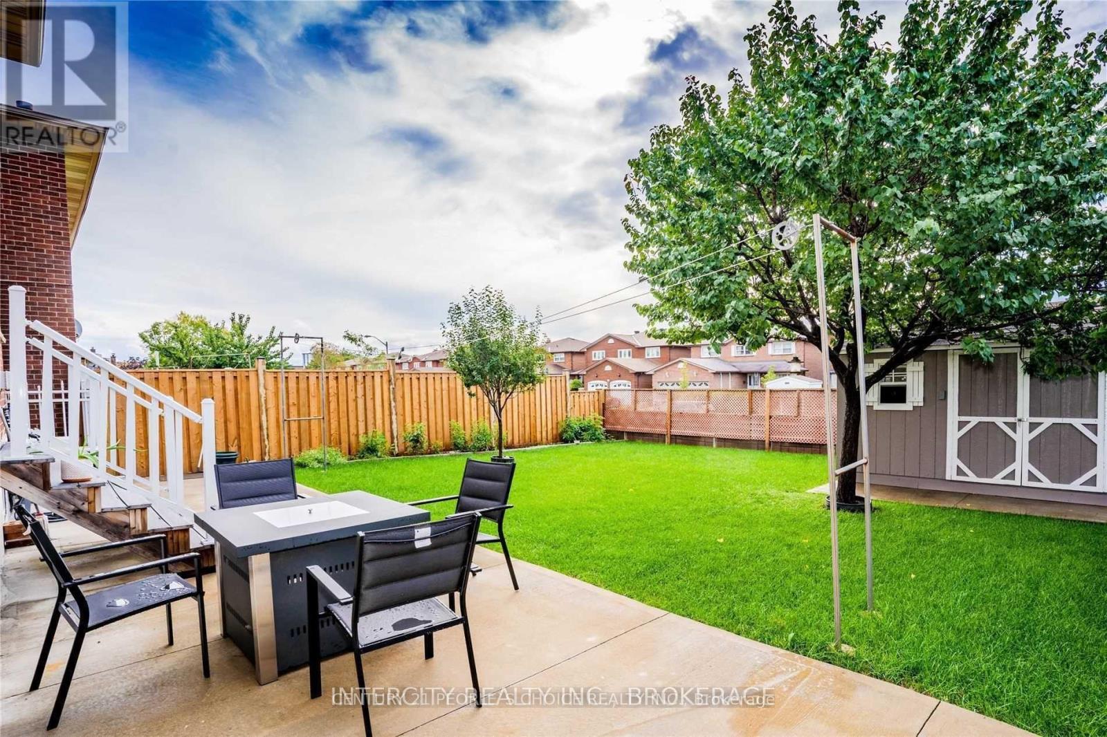 Upper - 165 Minglehaze Drive, Toronto, Ontario  M9V 4W7 - Photo 5 - W12443060