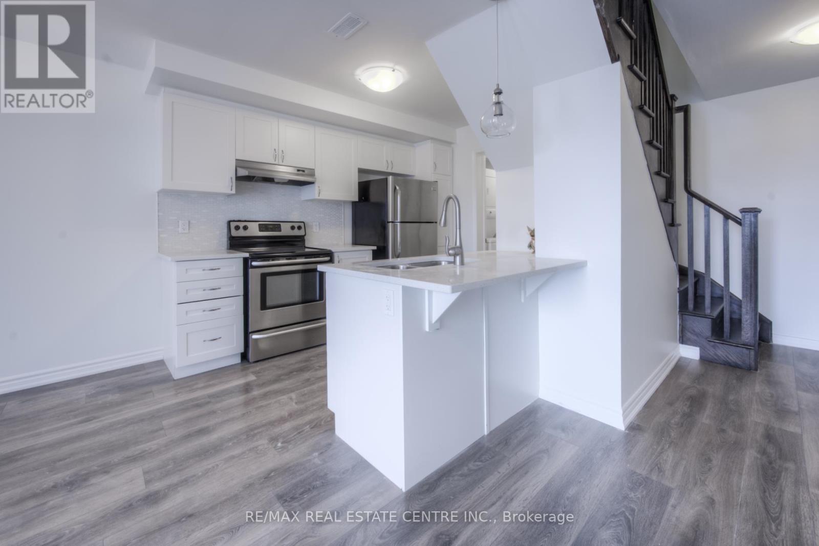 126 Daylily Lane, Kitchener, Ontario  N2R 0L7 - Photo 4 - X12441583