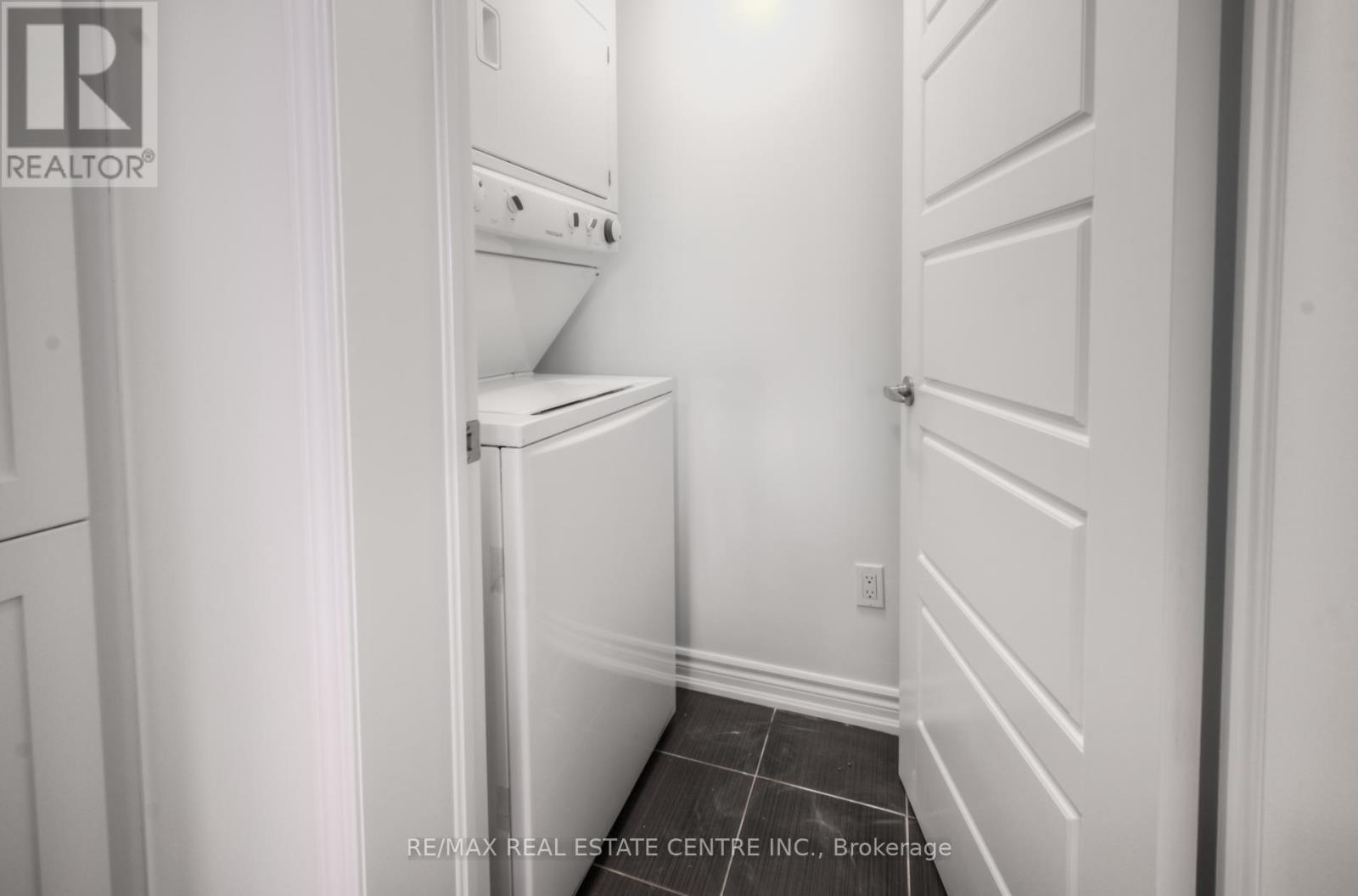 126 Daylily Lane, Kitchener, Ontario  N2R 0L7 - Photo 11 - X12441583