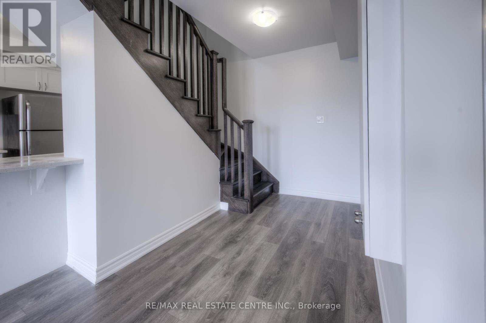 126 Daylily Lane, Kitchener, Ontario  N2R 0L7 - Photo 5 - X12441583