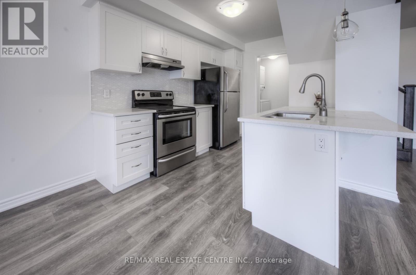 126 Daylily Lane, Kitchener, Ontario  N2R 0L7 - Photo 9 - X12441583