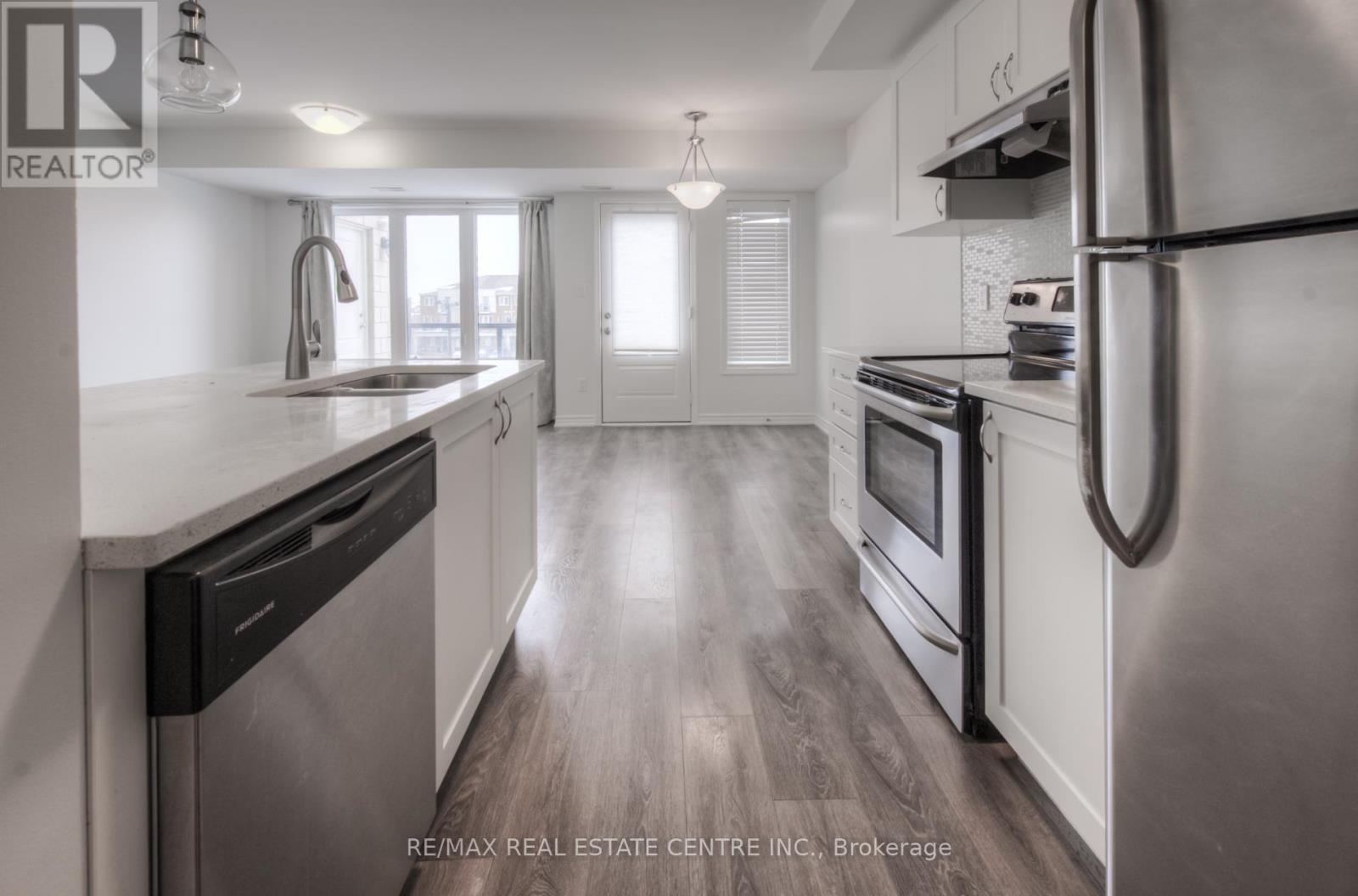 126 Daylily Lane, Kitchener, Ontario  N2R 0L7 - Photo 12 - X12441583