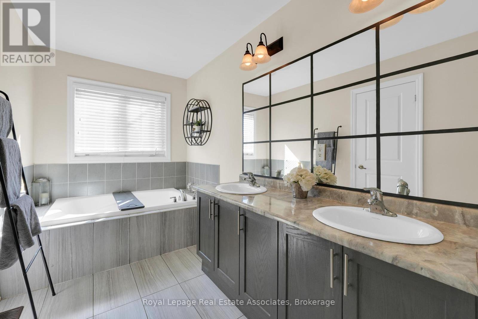 4316 Shuttleworth Drive, Niagara Falls (Lyons Creek), Ontario  L2G 0X5 - Photo 42 - X12444569