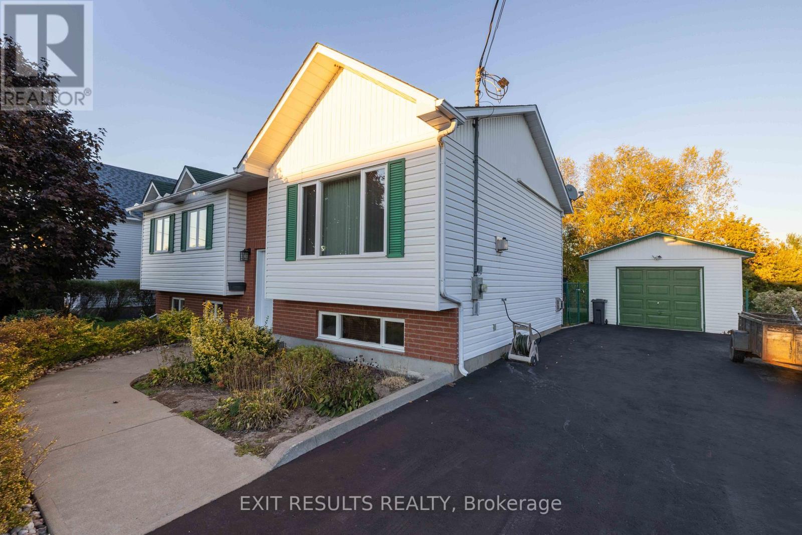 565 Bolt Road, Alfred And Plantagenet, Ontario  K0B 1A0 - Photo 4 - X12444580