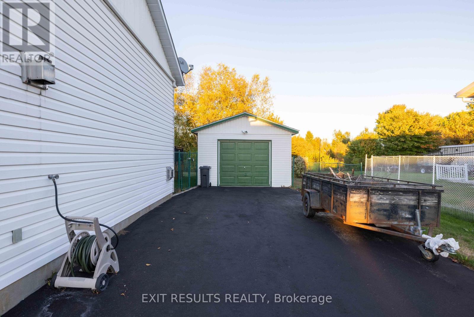 565 Bolt Road, Alfred And Plantagenet, Ontario  K0B 1A0 - Photo 5 - X12444580