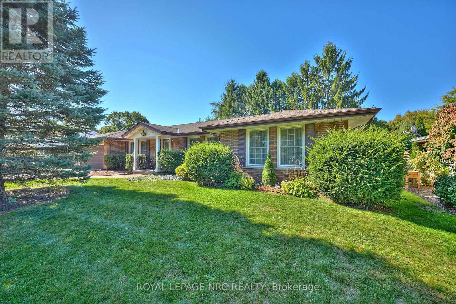 125 Daleview Drive, Pelham (Fonthill), Ontario  L0S 1E0 - Photo 1 - X12444584