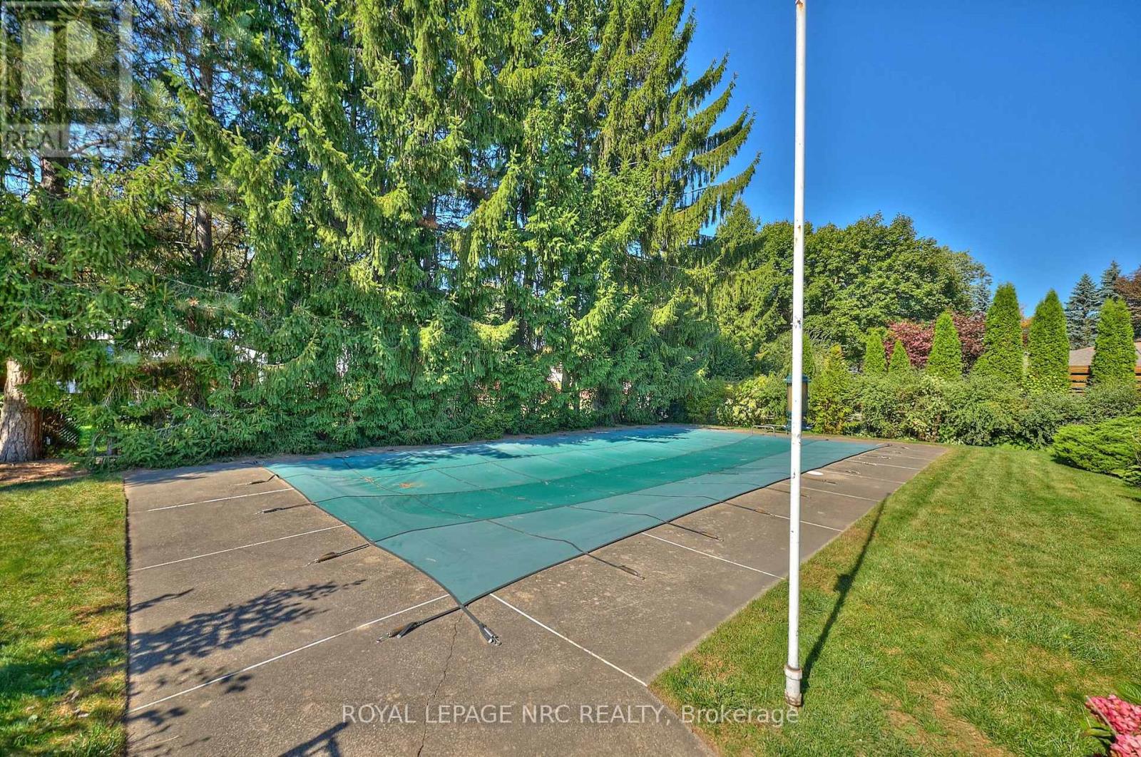 125 Daleview Drive, Pelham (Fonthill), Ontario  L0S 1E0 - Photo 12 - X12444584