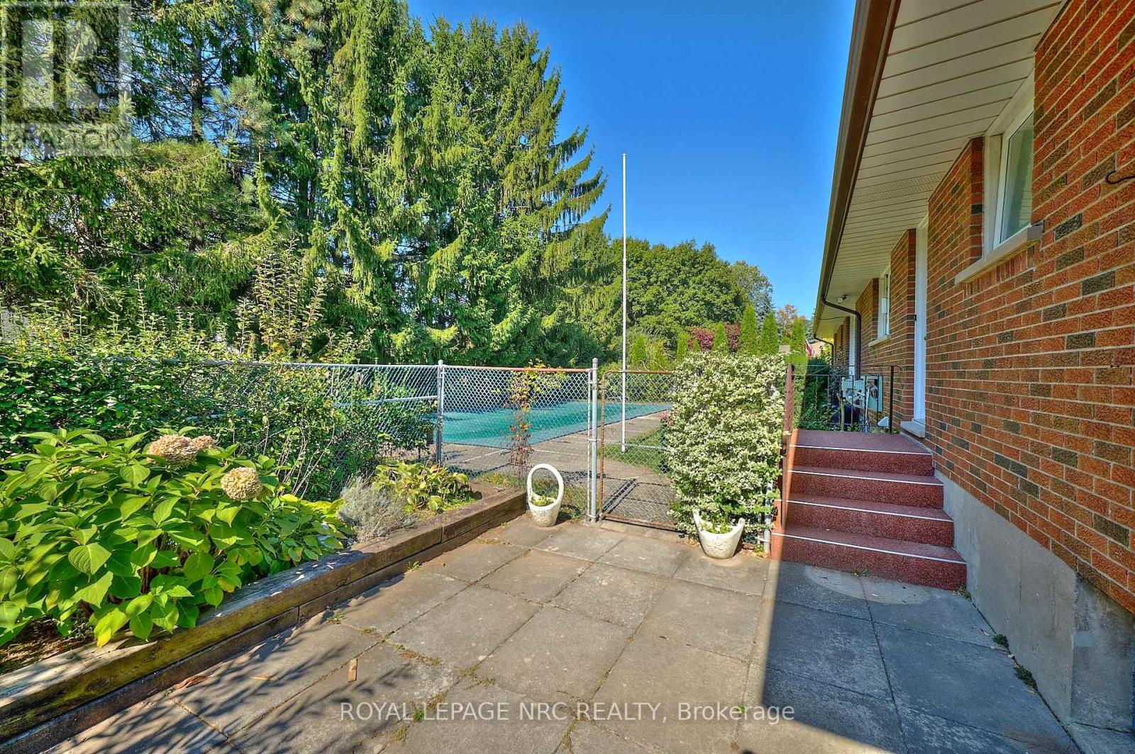 125 Daleview Drive, Pelham (Fonthill), Ontario  L0S 1E0 - Photo 13 - X12444584