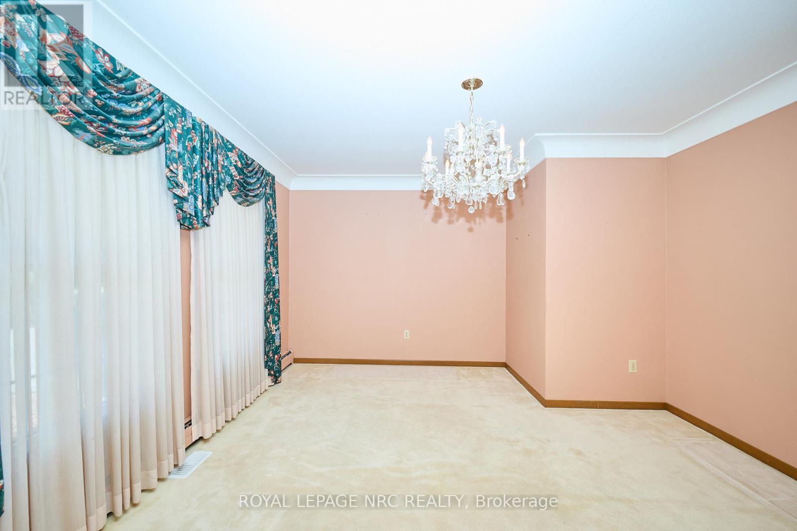 125 Daleview Drive, Pelham (Fonthill), Ontario  L0S 1E0 - Photo 19 - X12444584
