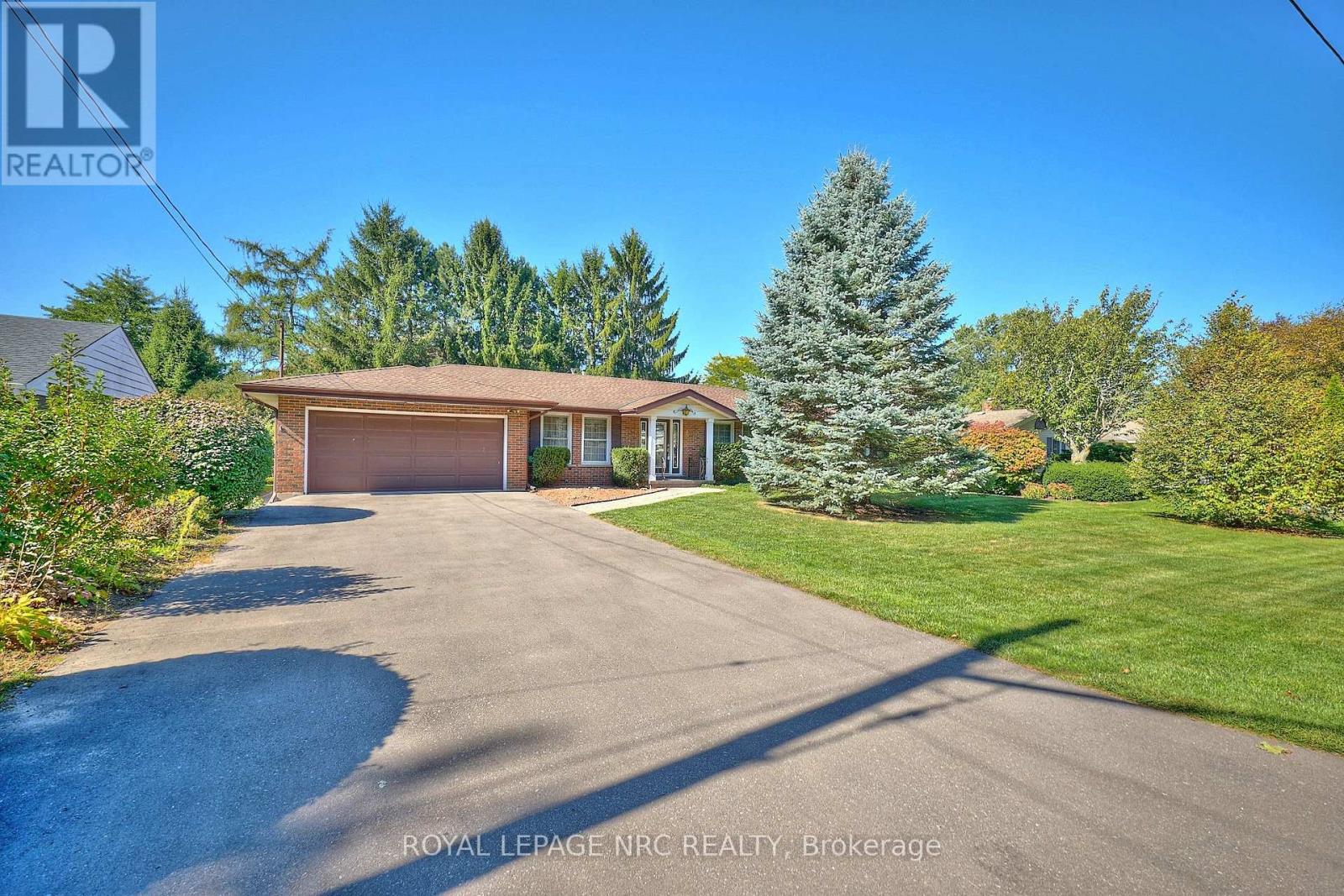 125 Daleview Drive, Pelham (Fonthill), Ontario  L0S 1E0 - Photo 2 - X12444584
