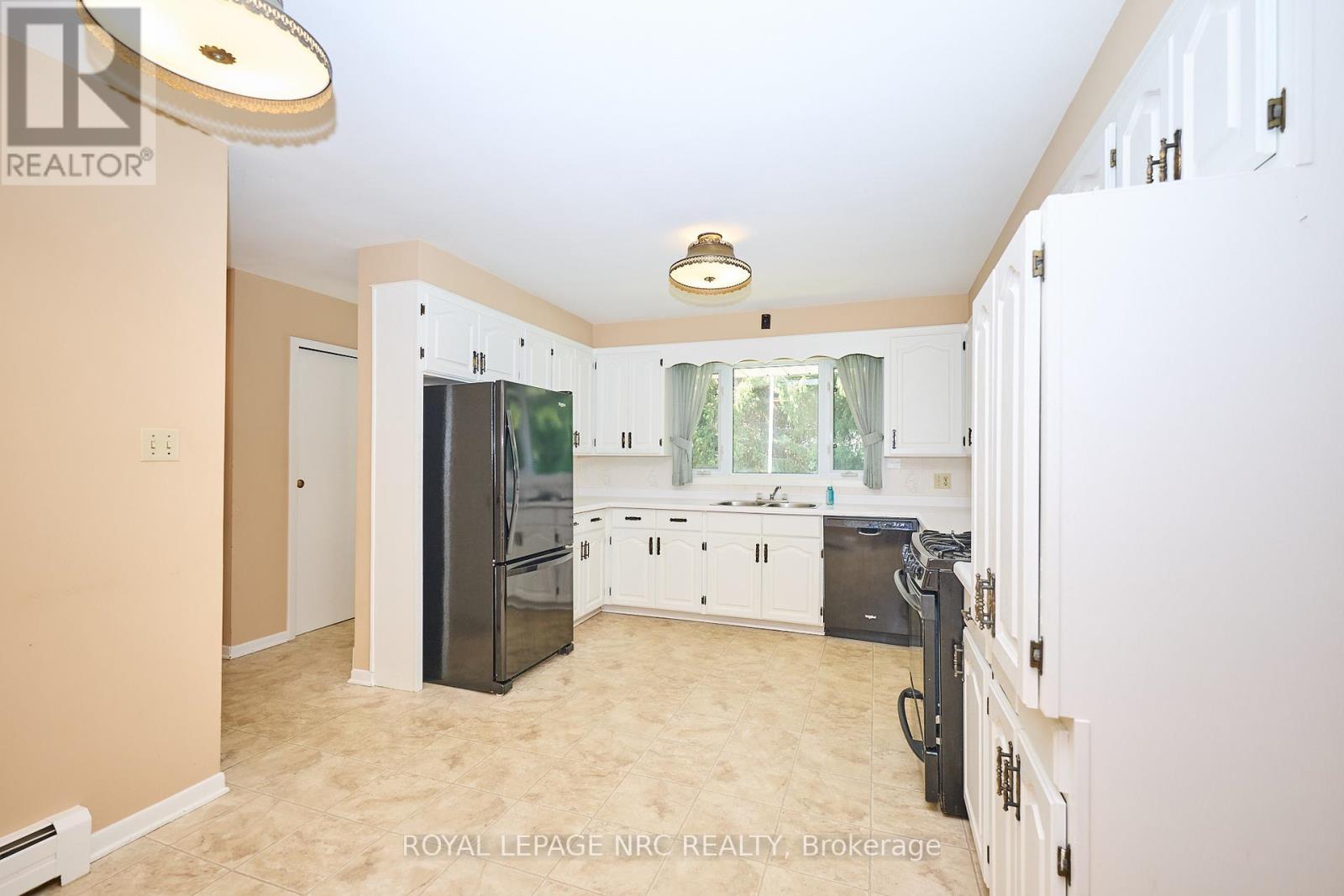 125 Daleview Drive, Pelham (Fonthill), Ontario  L0S 1E0 - Photo 21 - X12444584