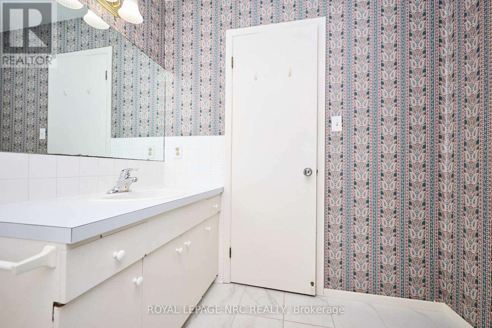 125 Daleview Drive, Pelham (Fonthill), Ontario  L0S 1E0 - Photo 25 - X12444584