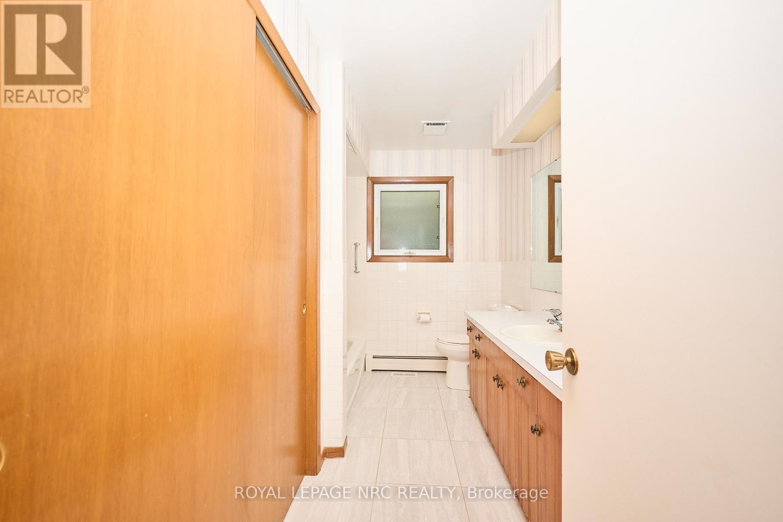 125 Daleview Drive, Pelham (Fonthill), Ontario  L0S 1E0 - Photo 31 - X12444584