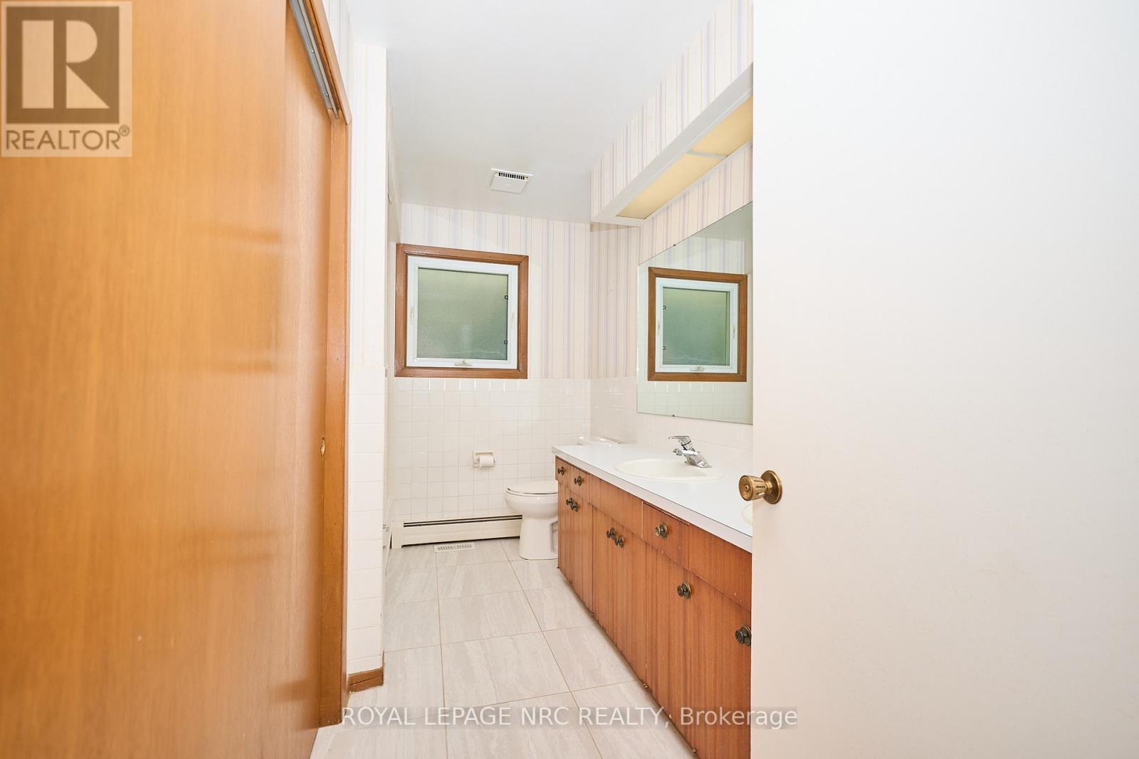 125 Daleview Drive, Pelham (Fonthill), Ontario  L0S 1E0 - Photo 32 - X12444584