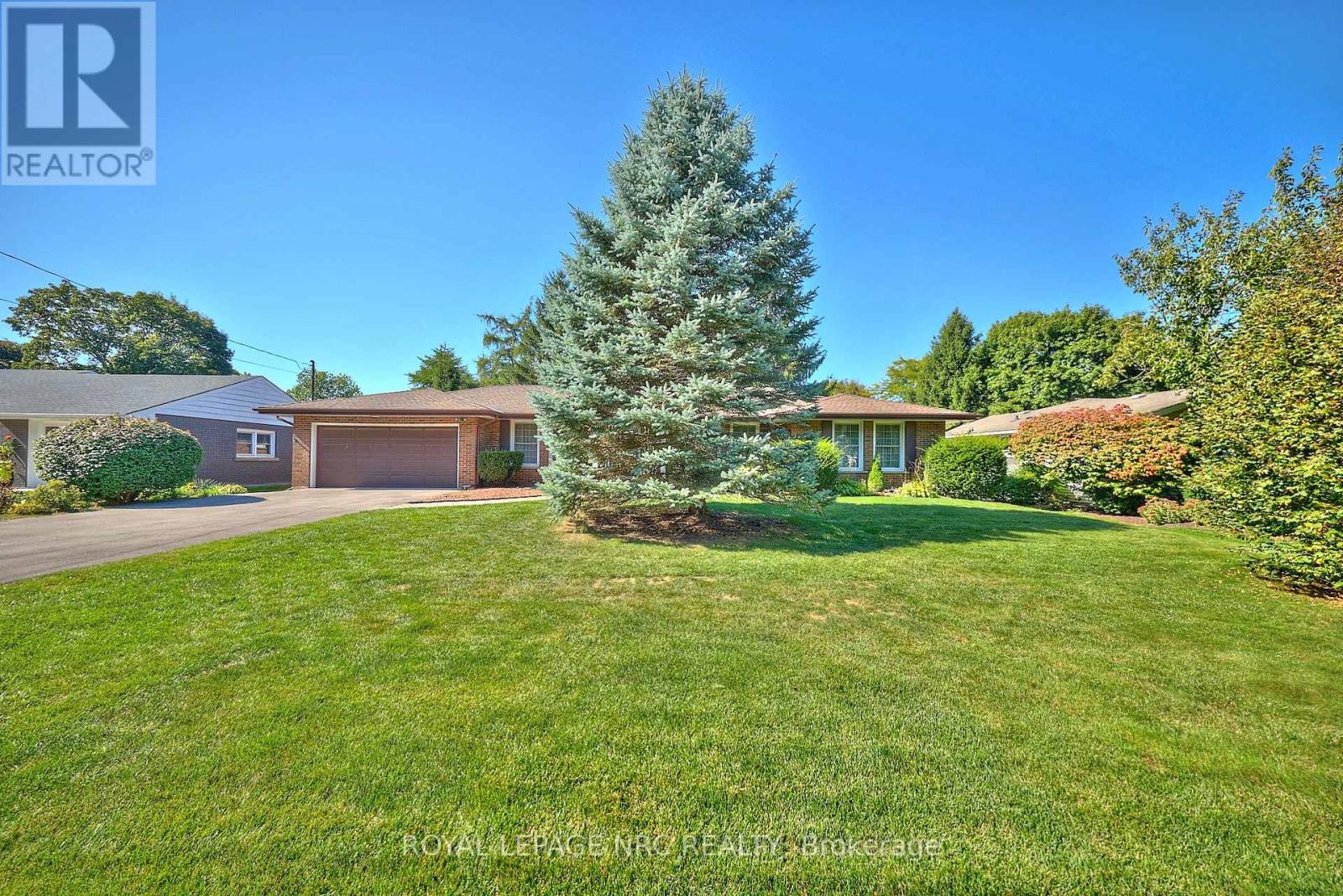 125 Daleview Drive, Pelham (Fonthill), Ontario  L0S 1E0 - Photo 4 - X12444584